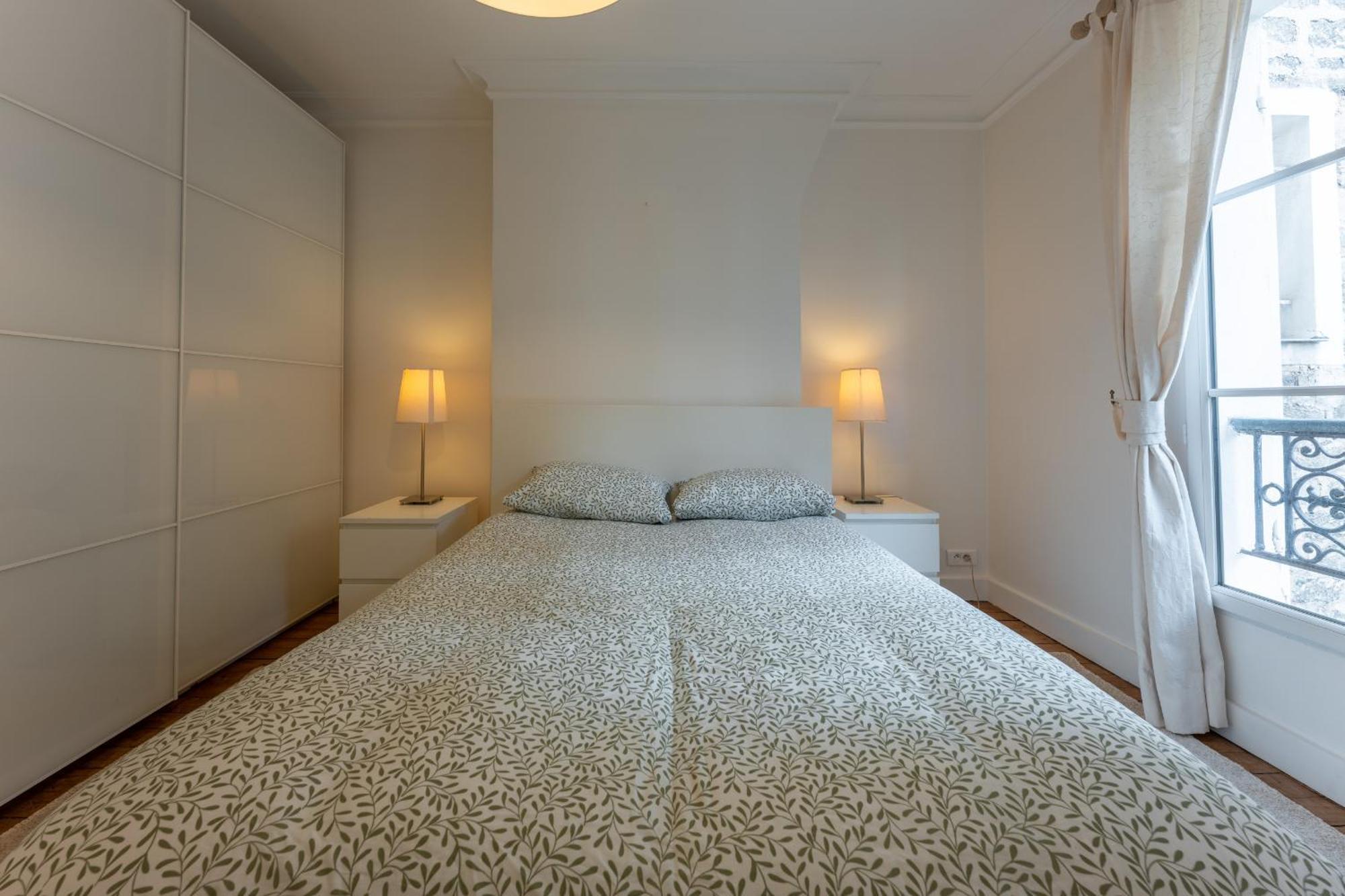 De Luxe Champs Elysees Neuf Parijs